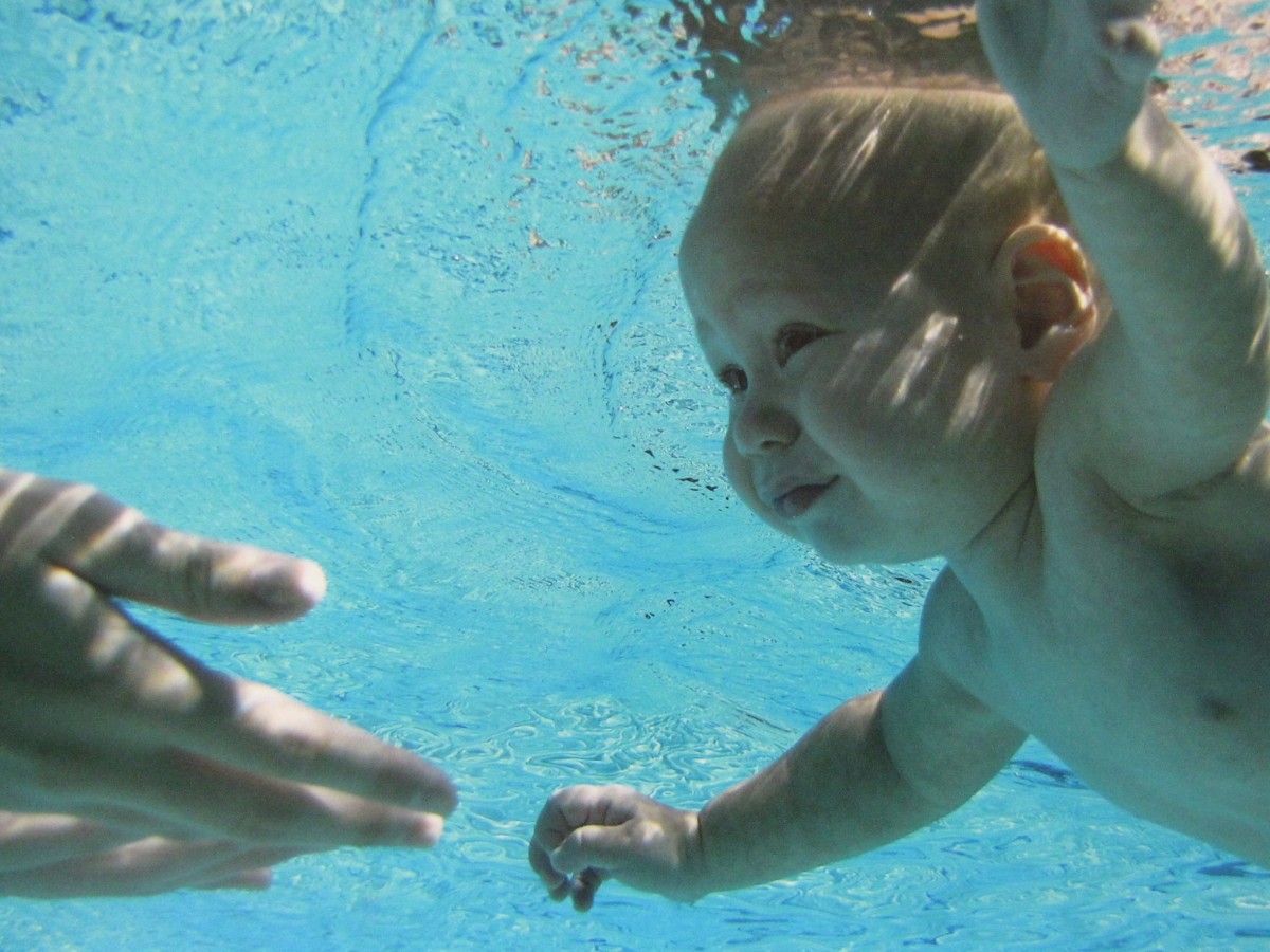 Il nuoto può essere davvero utile per il neonato?  