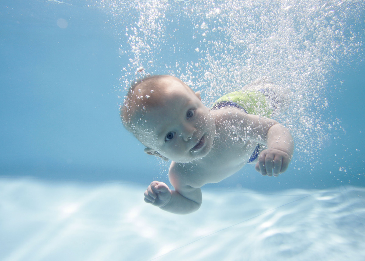 Il nuoto può essere davvero utile per il neonato?  